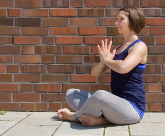 Hansa Yoga – Forrest Yoga mit Katharina Rodewald, Namasté, Aktive Hände, active hands © Günter Kupich, Hamburg