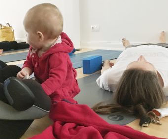 Postnatal Yoga Forrest Yoga für Mama mit Baby bei Hansa Yoga mit Katharina in Hamburg Barmbek, Winterhude