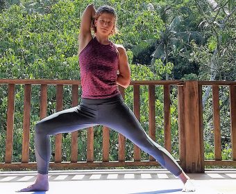 Hansa Yoga Forrest Yogalehrerin Stephanie Pelser Hamburg Winterhude Archer Warrior